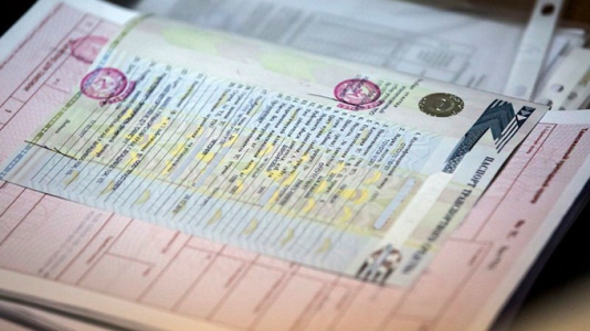 Медведев подписал постановление об электронных ПТС. Оператор системы — «Ростех»